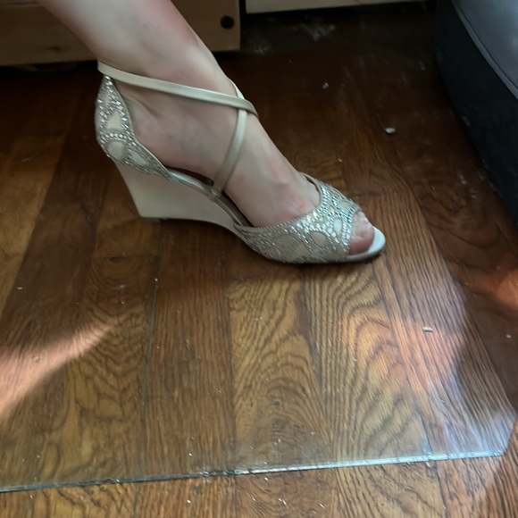EUC Badgley Mischka Wedges - Picture 8 of 8